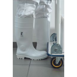Wysokie-białe-obuwie-bezpieczne-wykonane-z-PVC-i-nitrylu - EUROFORT-S4-SRC